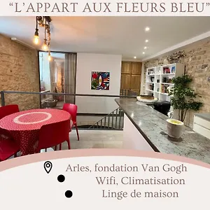 https://lappart-aux-fleurs-bleues.fr-provencehotel.com